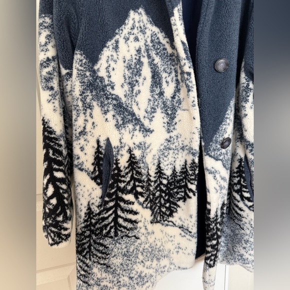 Mountain Fleece Jacket with forest scene - Picture 2 of 5